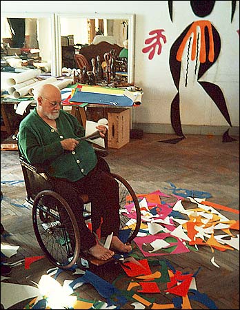 Henri-Matisse-working-in-studio-1952 Henri-Matisse-working-in-studio-1952